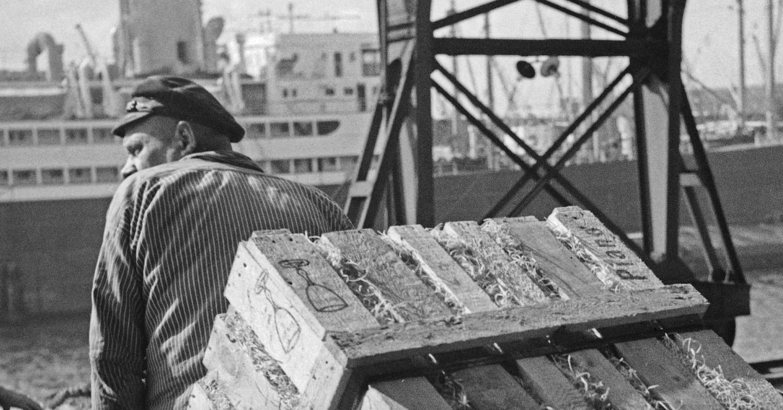 Karl Heinrich Lämmel A Worker At Hamburg Harbor, Germany 1937, Printed Later 1937/2021 photo furniture