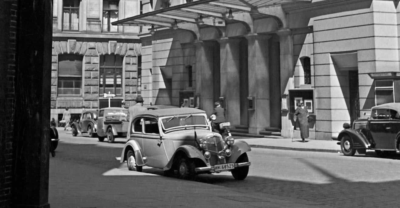 Karl Heinrich Lämmel Hamburg Thalia Theatre Cars And Horse Sculpture, Germany 1938 Printed Later 1938/2021 photo furniture
