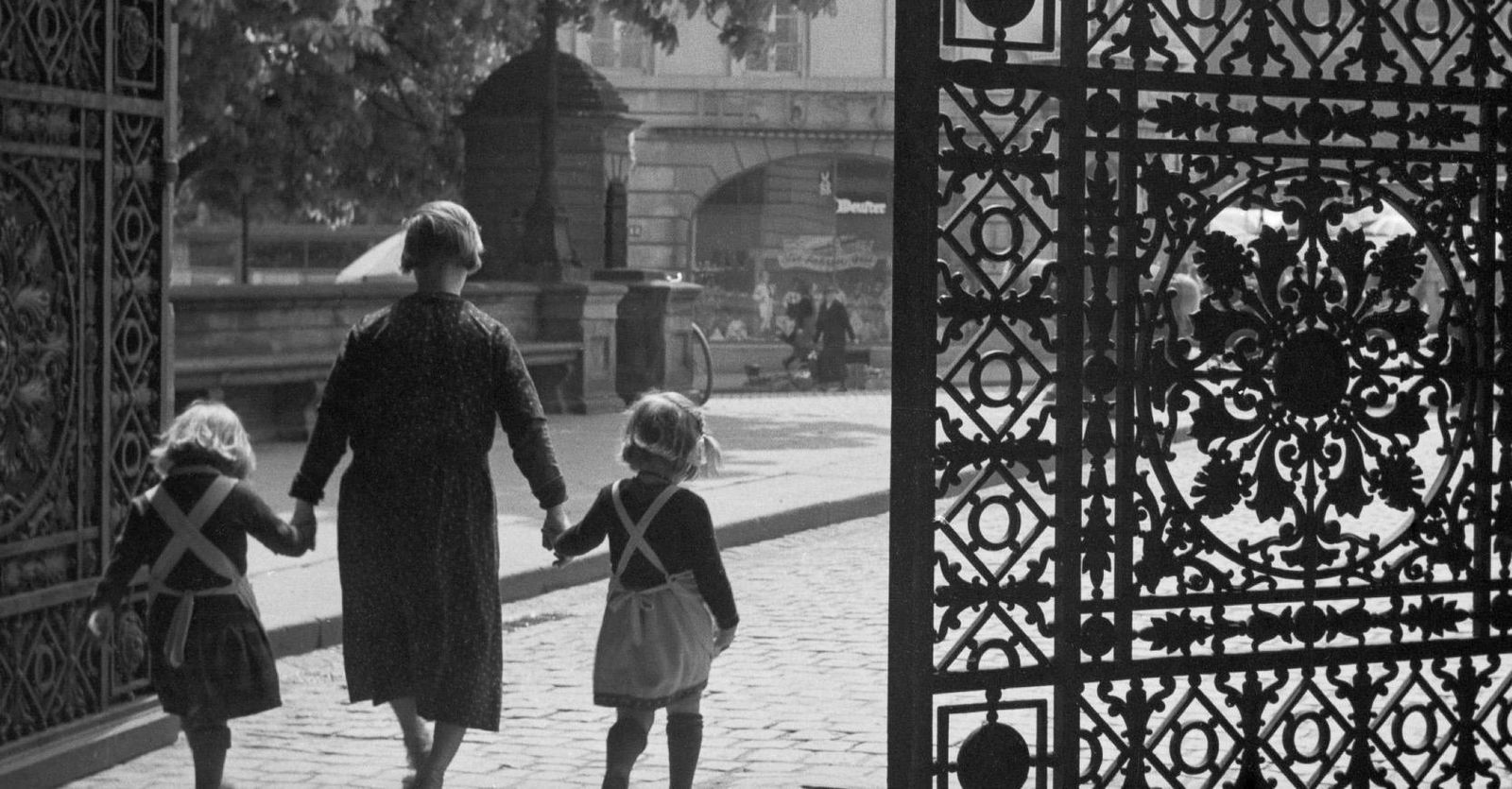 Karl Heinrich Lämmel Entrance Gate Darmstadt Castle Girls And Woman, Germany 1938 Printed Later 1938/2021 photo furniture