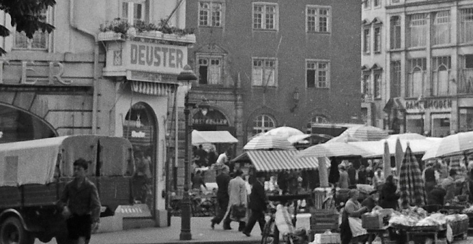 Karl Heinrich Lämmel View Gate Residence Castle To Main Market Darmstadt, Germany 1938 Printed Later 1938/2021 photo furniture