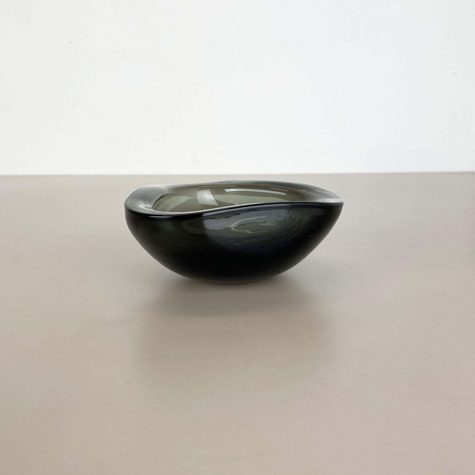 New Old Stock 1,2kg Murano Glass Shell Bowl Antonio Da Ros, Cenedese Italy 1960s photo furniture
