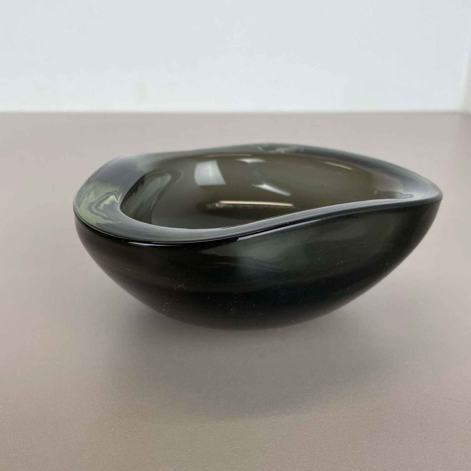 photo furniture New Old Stock 1,2kg Murano Glass Shell Bowl Antonio Da Ros, Cenedese Italy 1960s