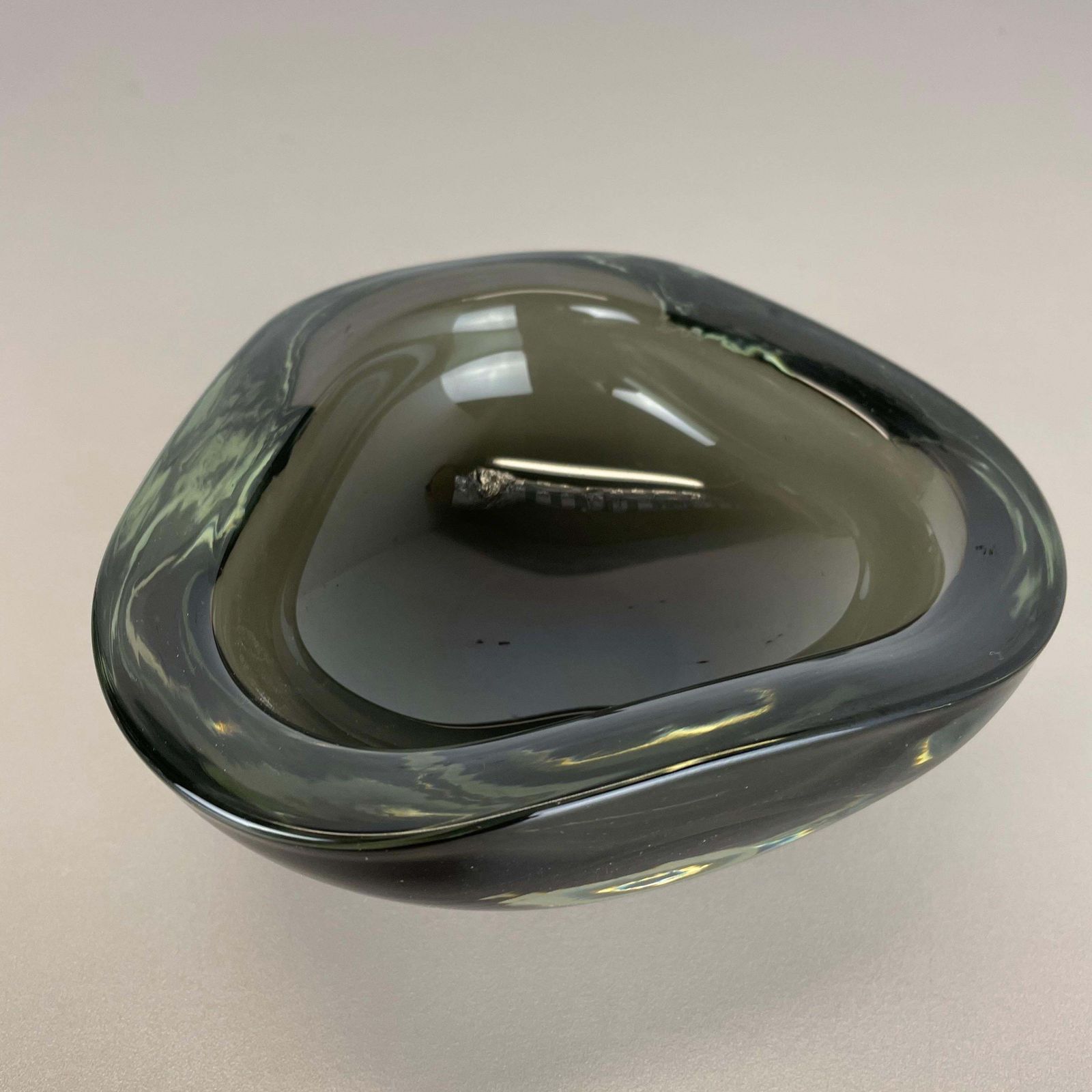 567.0 New Old Stock 1,2kg Murano Glass Shell Bowl Antonio Da Ros, Cenedese Italy 1960s photo