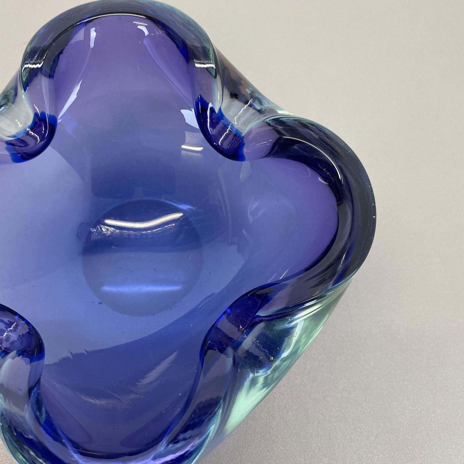 photo furniture Heavy Murano Glass "Blue" Bowl Element Shell Ashtray Murano, Italy, 1970s