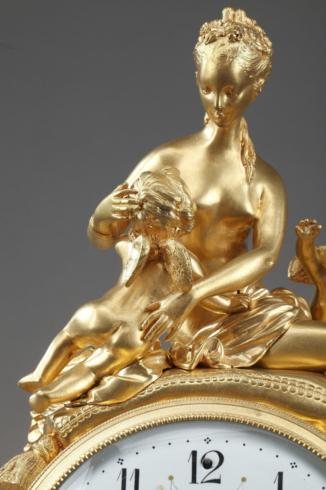 Décoration Pendule de style Louis XVI en bronze doré et marbre blanc photo