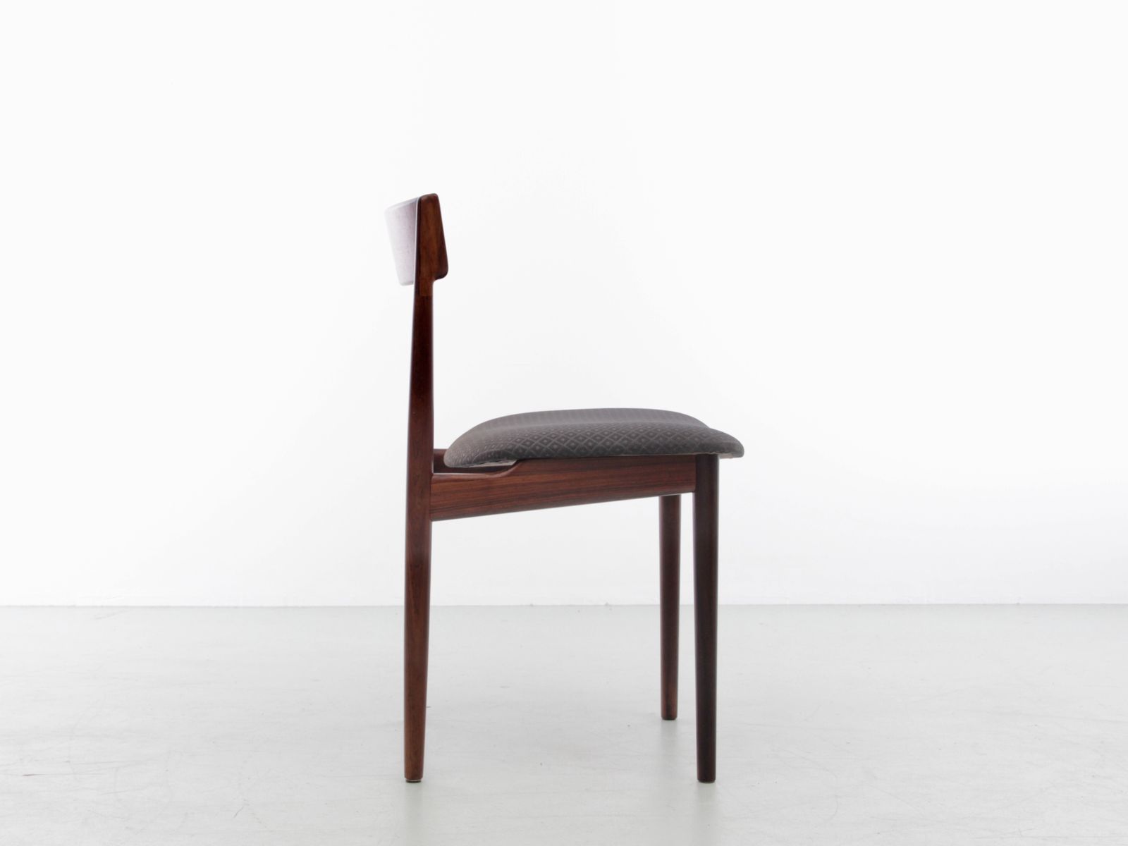 photo vinterior Mid Century  Modern Scandinavian Set Of 4 Chairs In Teak By Harry Rosengren Hansen