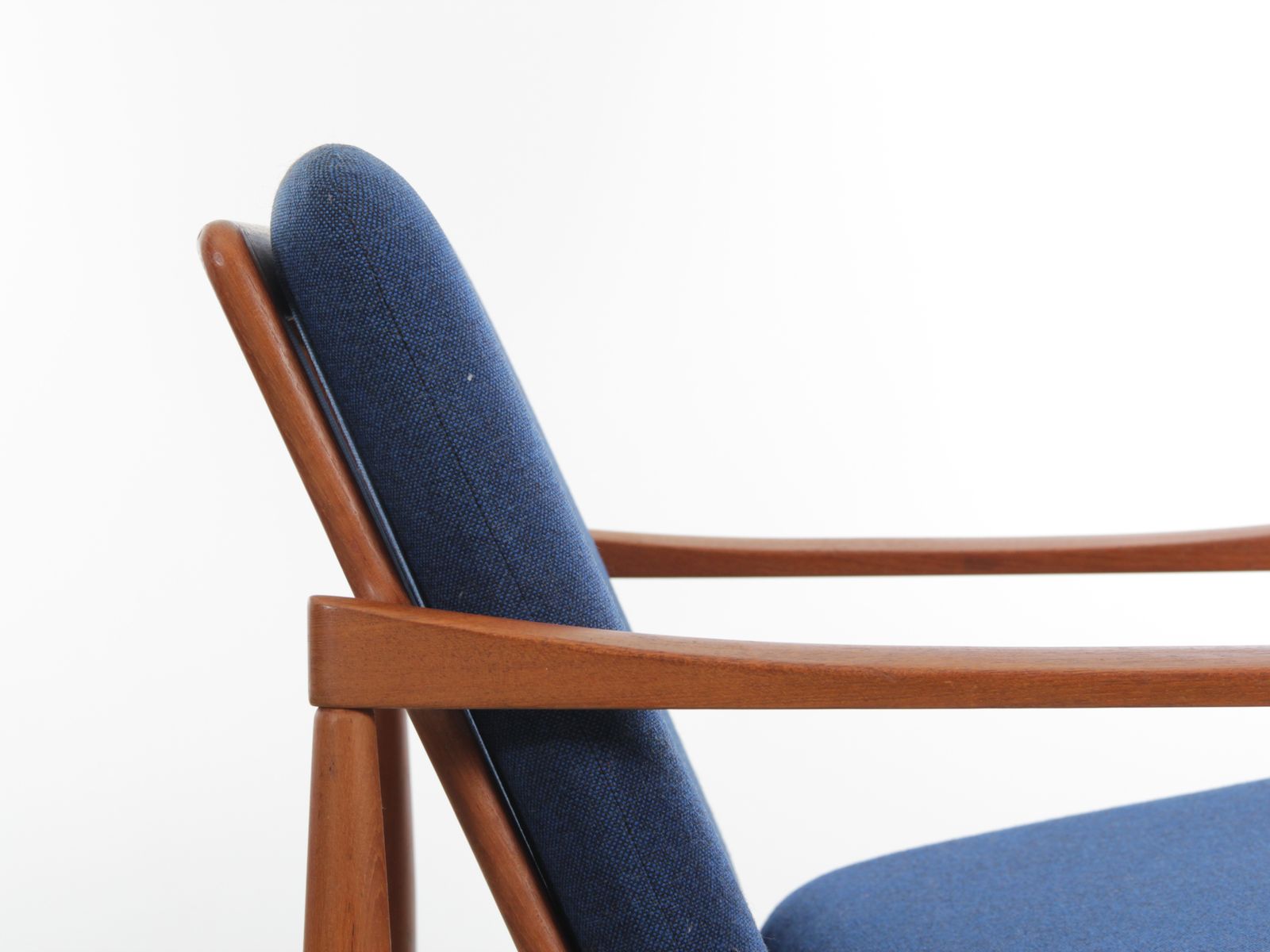 photo vinterior Mid Century  Modern Pair Of Lounge Chairs In Teak By Skive Møbelfabrik