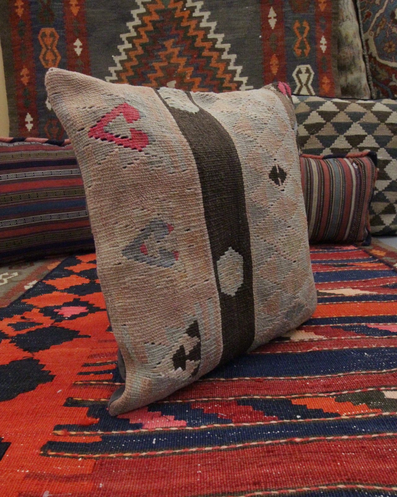 Traditional Geometric Kilim Cushion Cover Handmade Wool Scatter Pillow  40x40cm photo Textiles