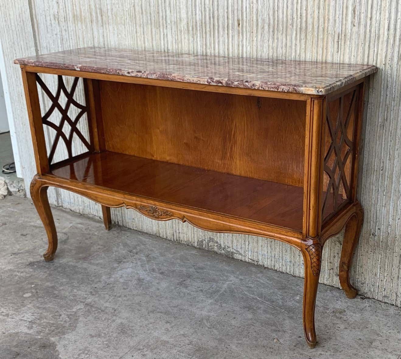 Paire de tables servantes françaises en chêne sculpté à panneaux et étagère ouverte photo for sale