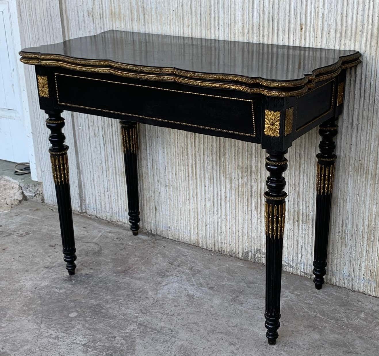 Table de jeu pliante française ébonisée, montures en bronze, XIXe siècle photo Mobilier