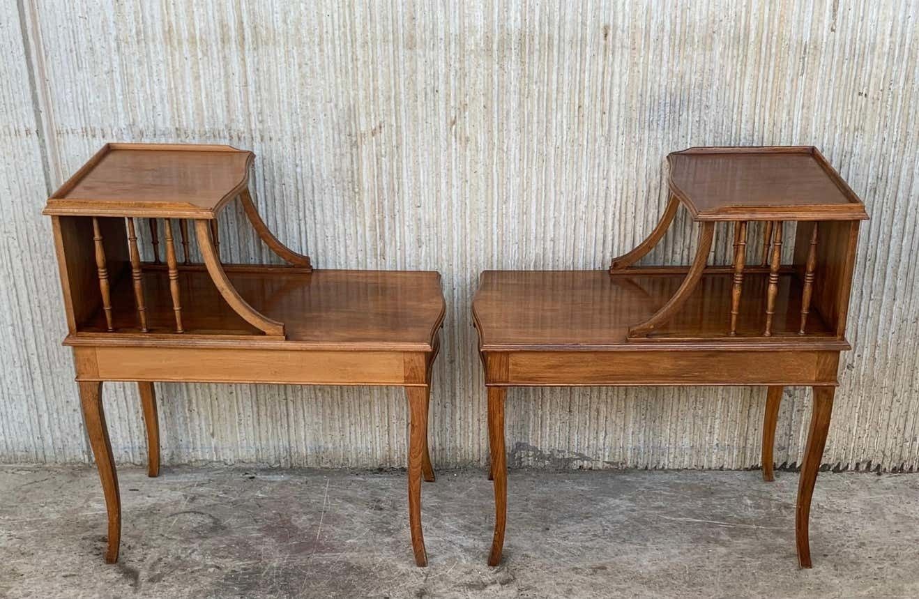 Paire de tables de chevet Louis XV en noyer, début du XXe siècle photo 2502.0