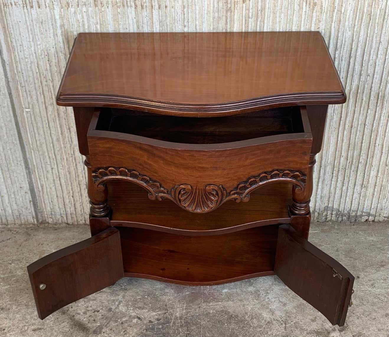 Paire de tables de chevet catalanes, Espagne, XIXe siècle, avec tiroirs et étagère basse ouverte photo 3307.0