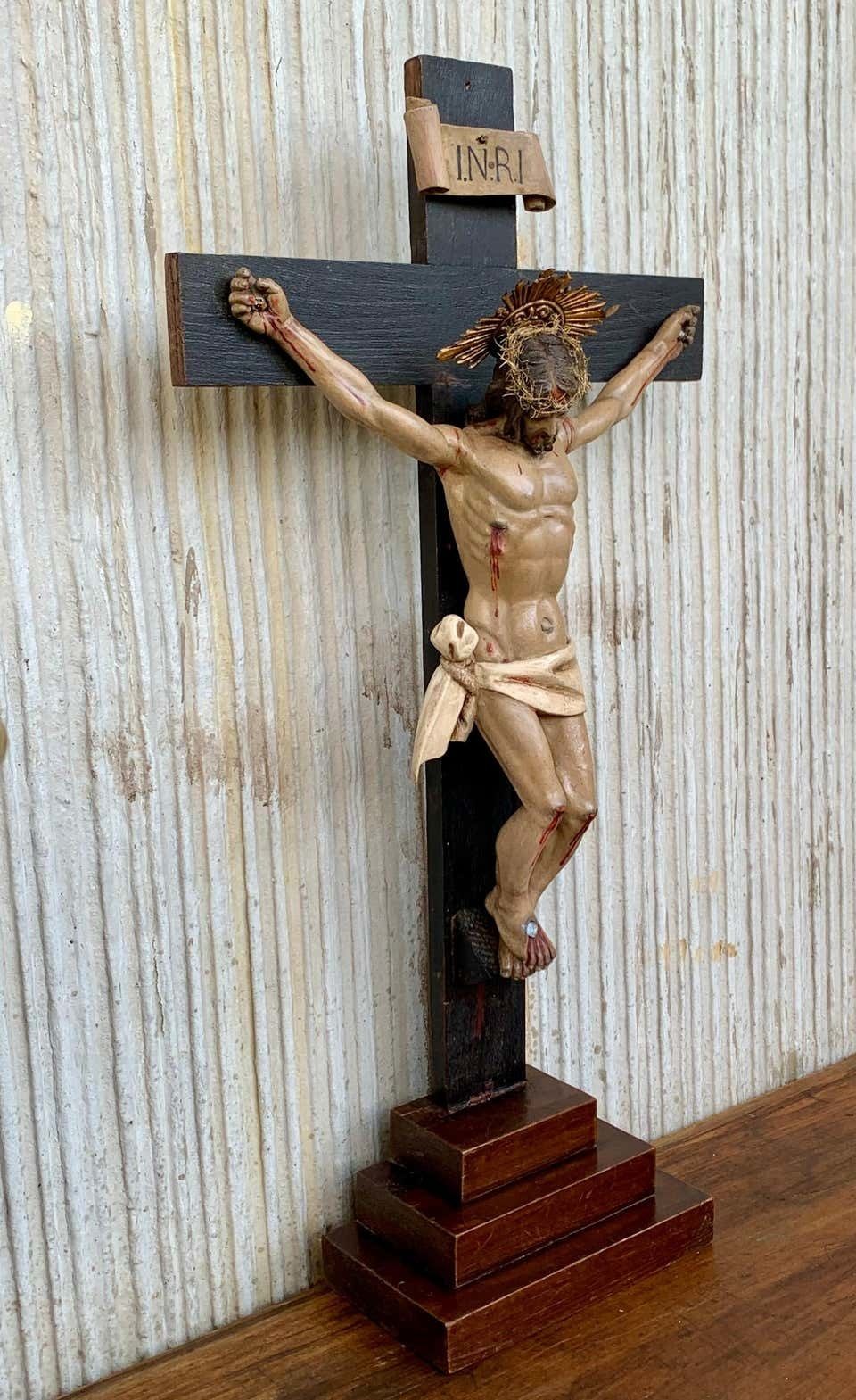 Crucifix en bois sculpté à la main Art Déco, corpus du Christ en bronze photo furniture