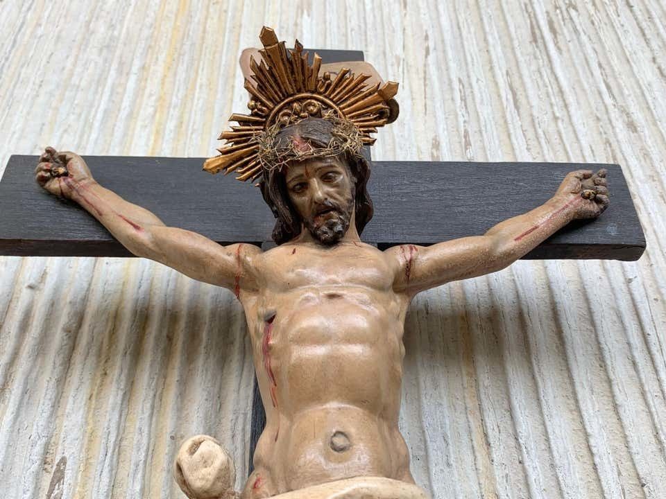 Crucifix en bois sculpté à la main Art Déco, corpus du Christ en bronze photo vintage
