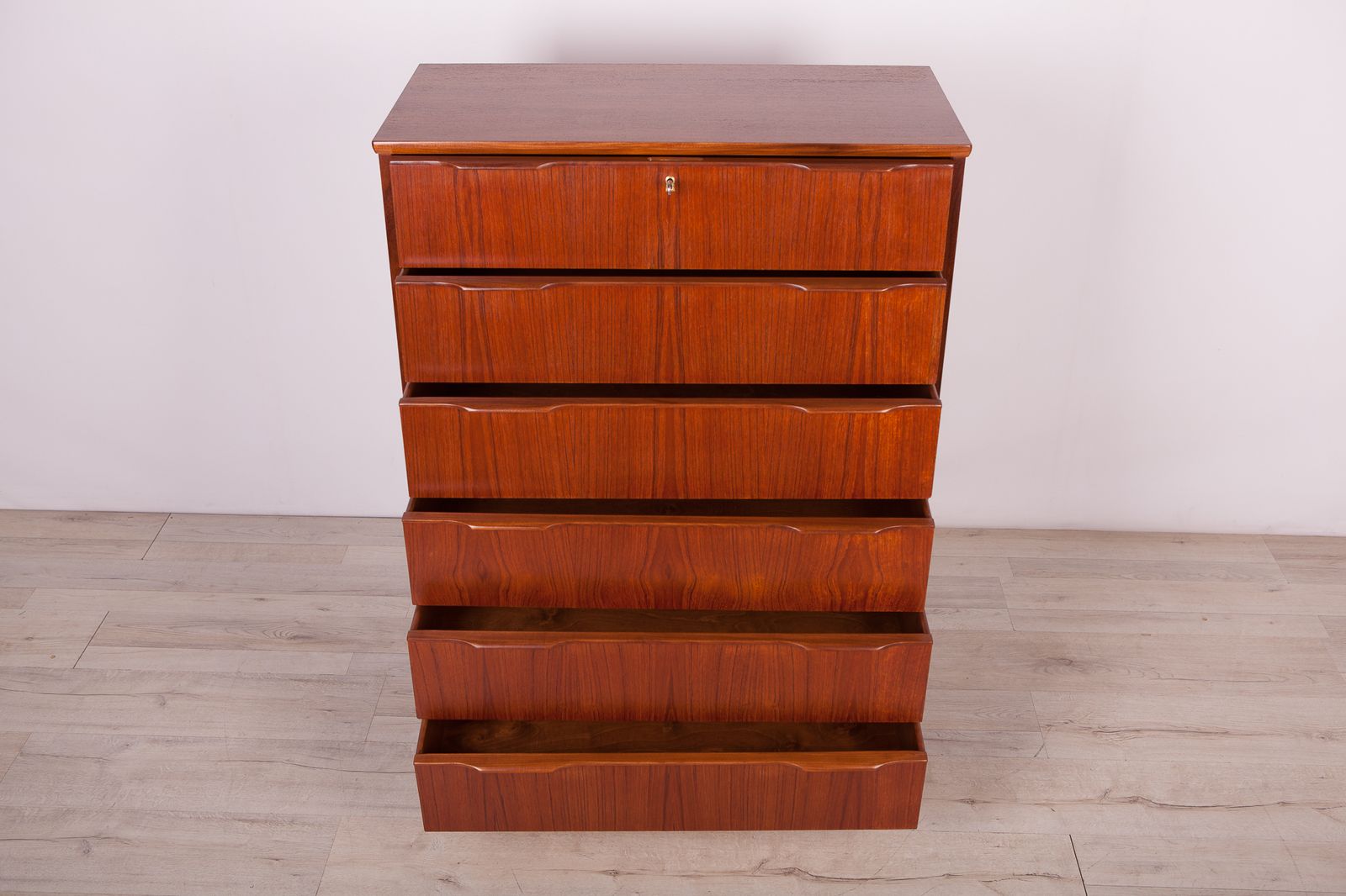 photo vinterior Mid Century Danish Teak Dresser, 1960s