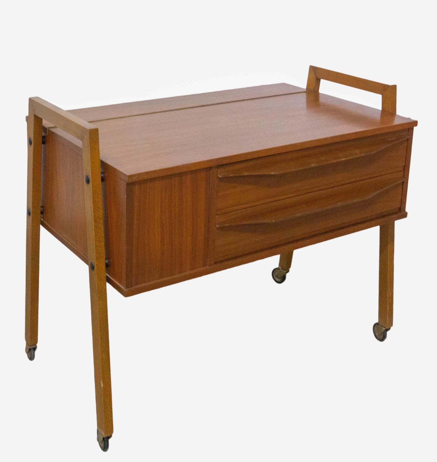 Table d'appoint scandinave en teck sur roulettes, mid-century photo for sale