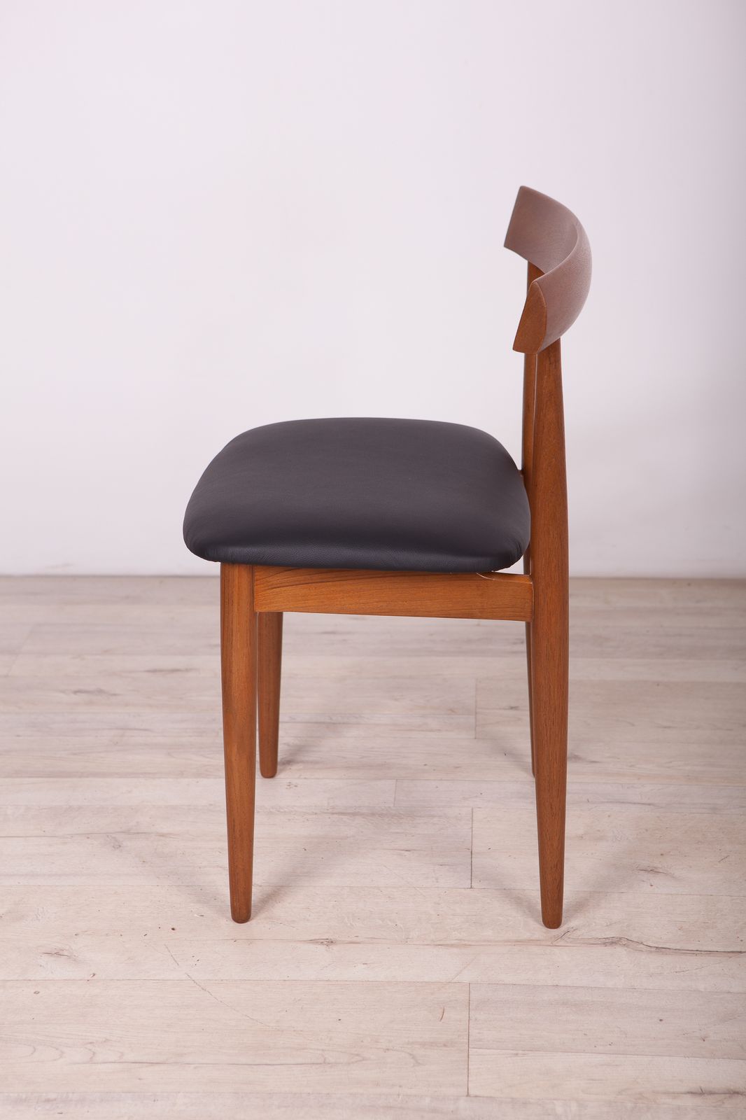 photo for sale Mid Century Teak Dining Table & Chairs By Hans Olsen For Frem Røjle, 1960s, Set Of 5