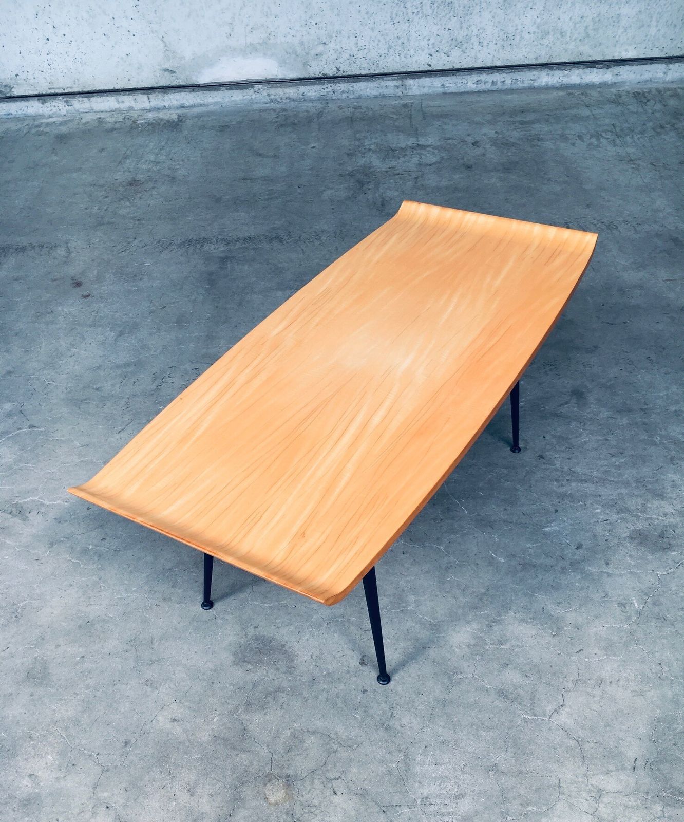 photo for sale Mid Century Modern Design Salontafel, Jaren 1950, België