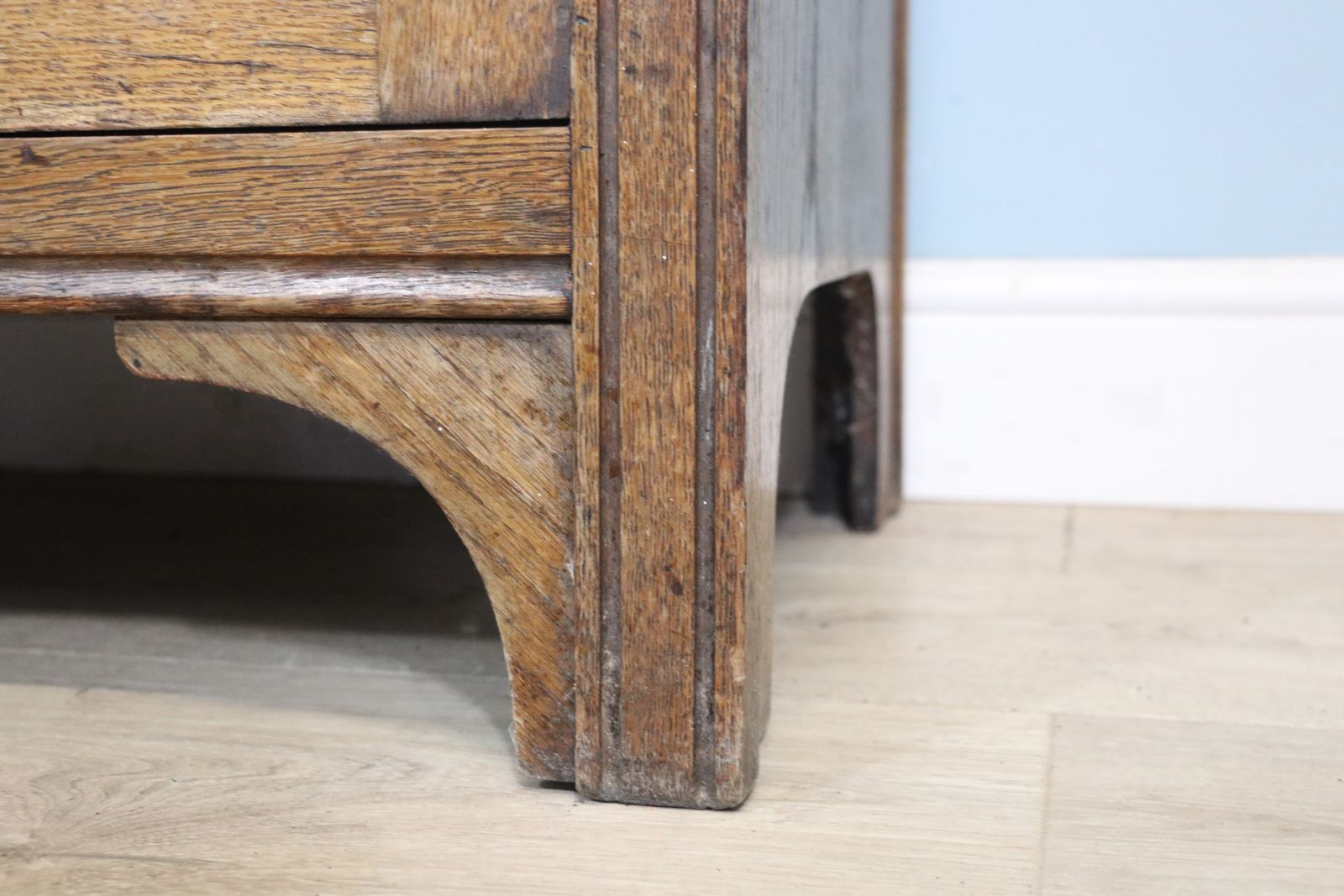 Arts And Crafts Style! A Super Quality Late Victorian Oak Sideboard With An Arts And Crafts Influenced Style. photo vinterior