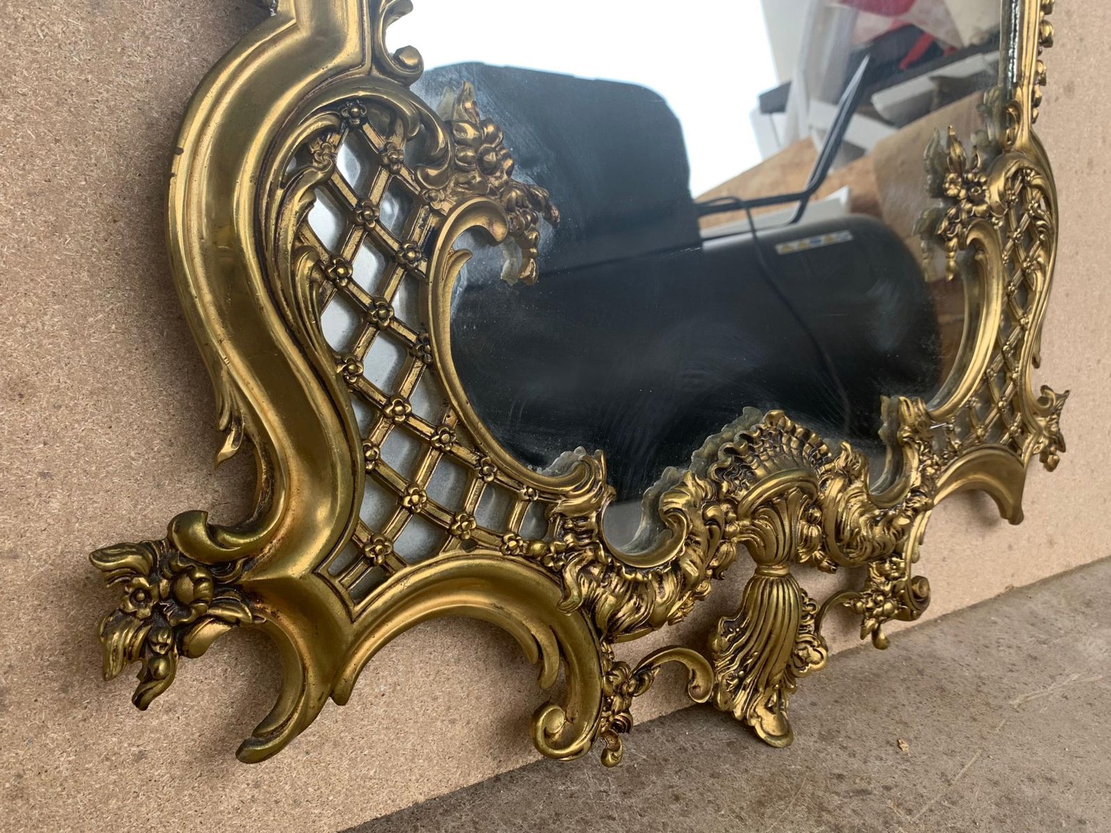 Miroir en bronze handmade avec reliefs, style baroque français, XIXe siècle photo vinterior