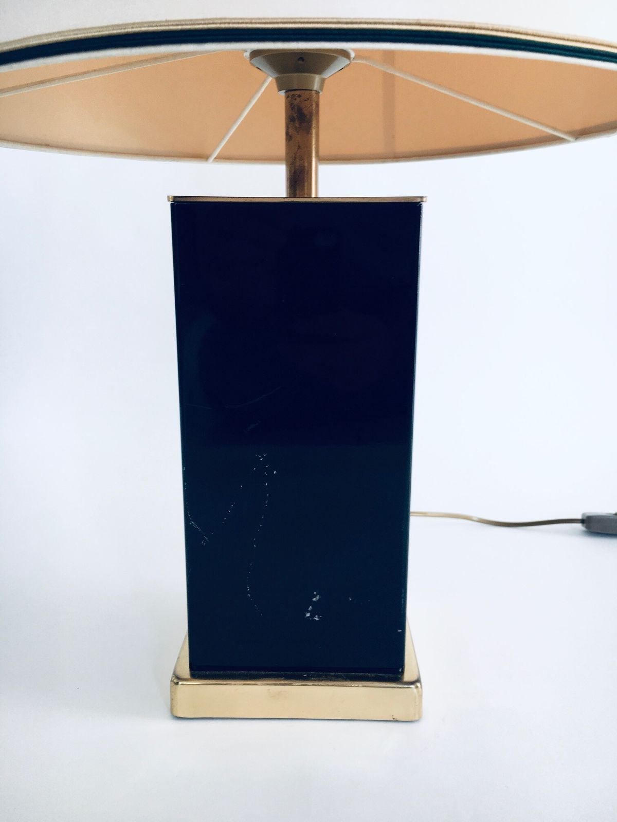 photo furniture 1970's Hollywood Regency Style Black & Gold Square Table Lamp