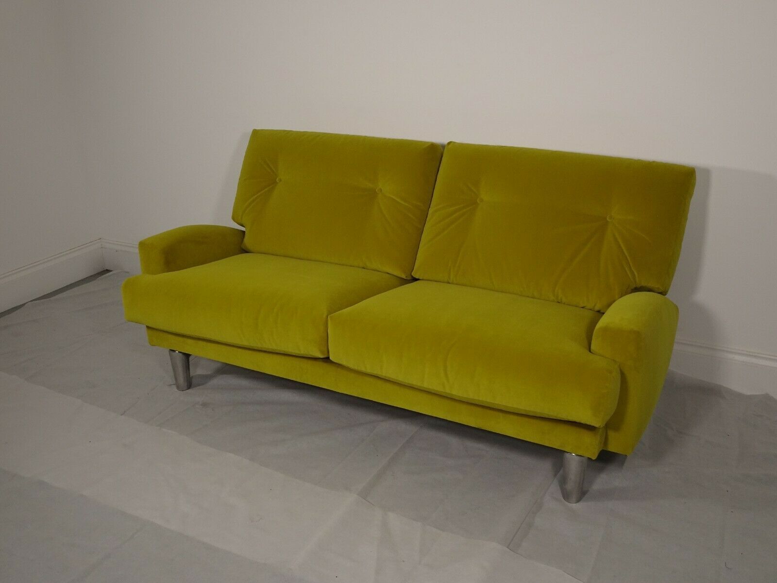 Immaculate Leolux Wizard In Stunning Sanderson's Lime Velvet Fabric photo 2640.0