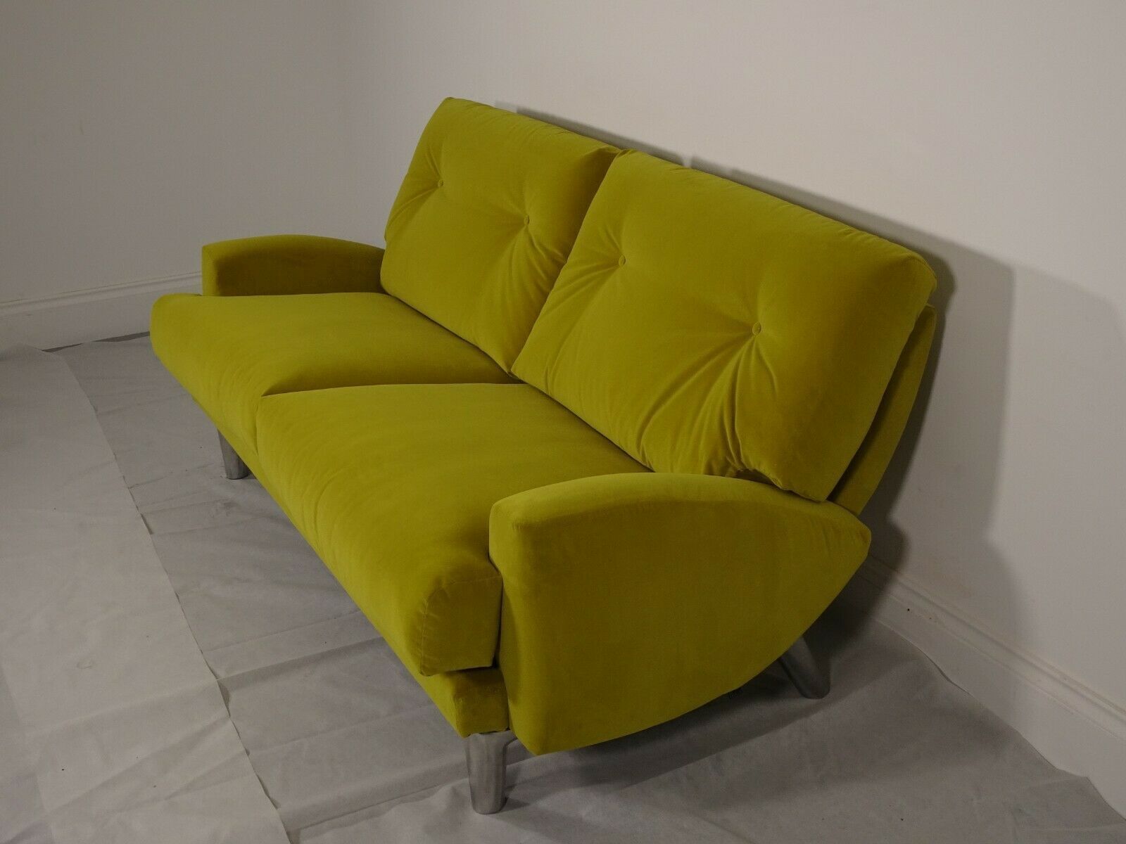 Immaculate Leolux Wizard In Stunning Sanderson's Lime Velvet Fabric photo buy