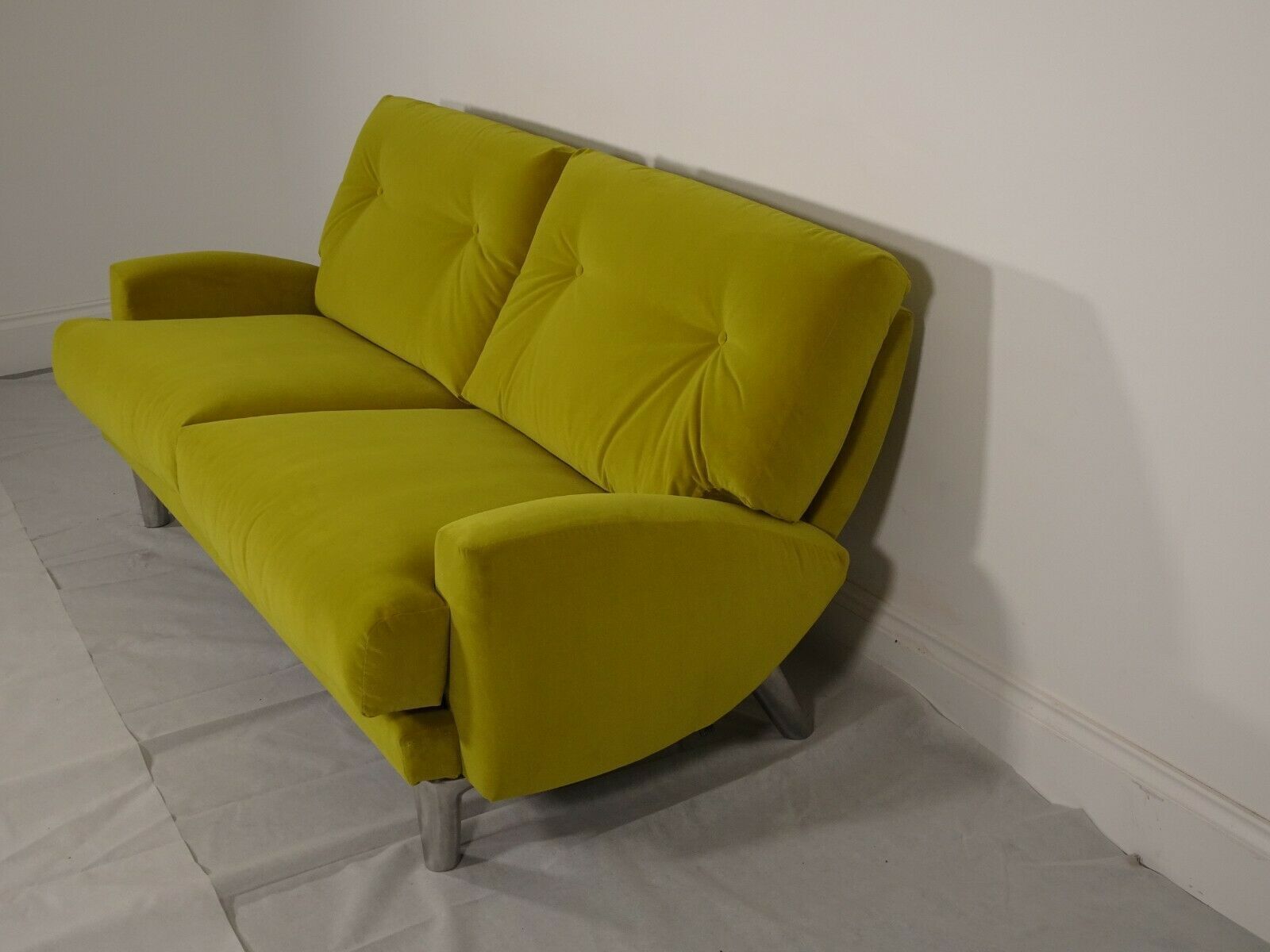 photo furniture Immaculate Leolux Wizard In Stunning Sanderson's Lime Velvet Fabric