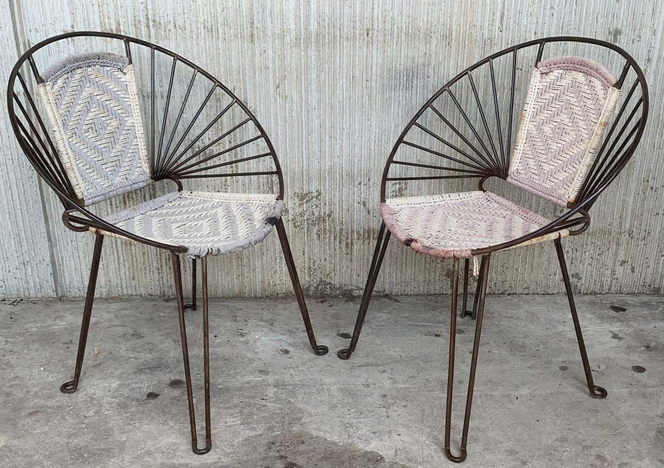 Paire de fauteuils mid-century à assise et dossier cannés photo for sale