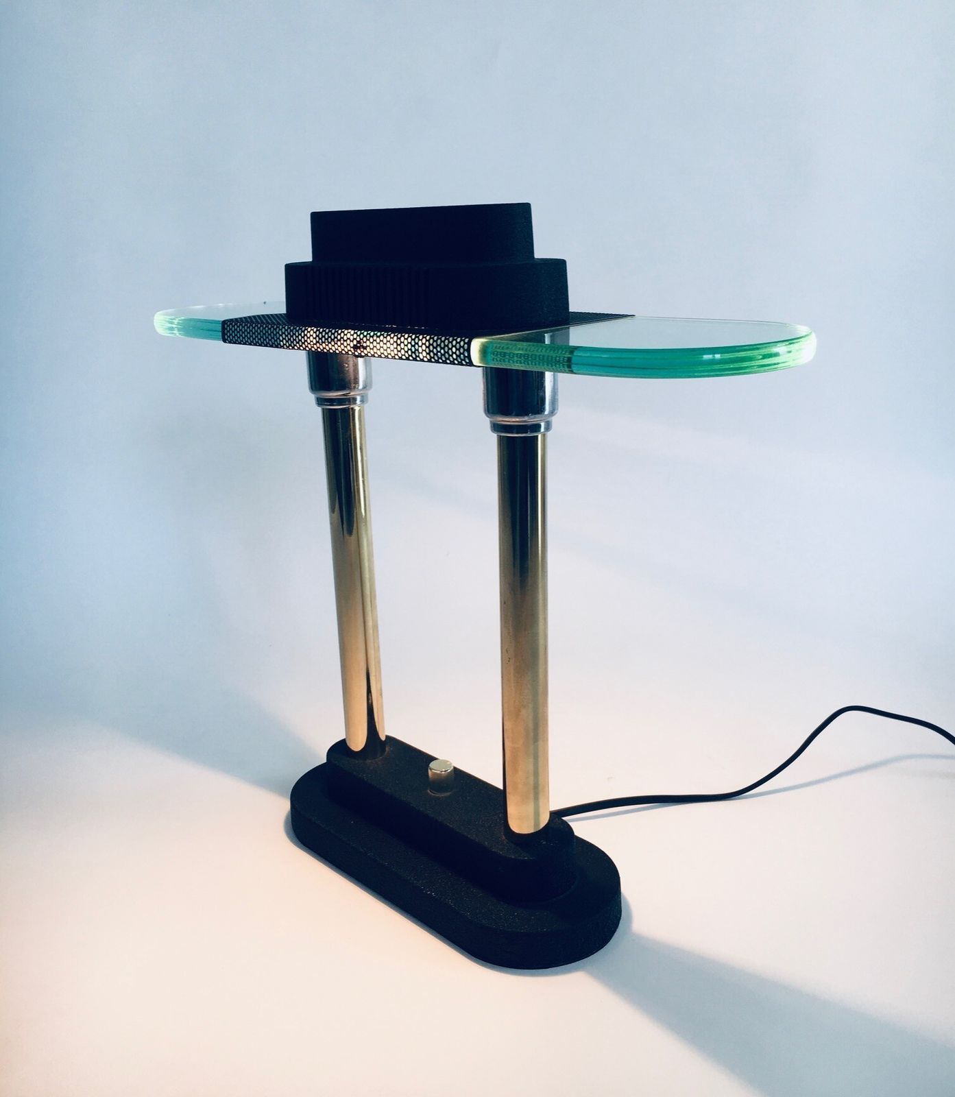 Bureaulamp In Memphis Stijl Met Architectonisch Ontwerp, Jaren 1980 photo buy