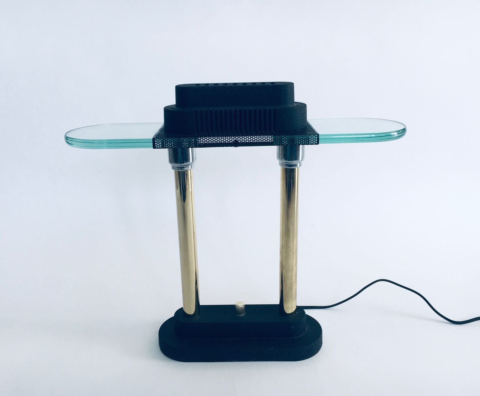 239.32 Bureaulamp In Memphis Stijl Met Architectonisch Ontwerp, Jaren 1980 photo
