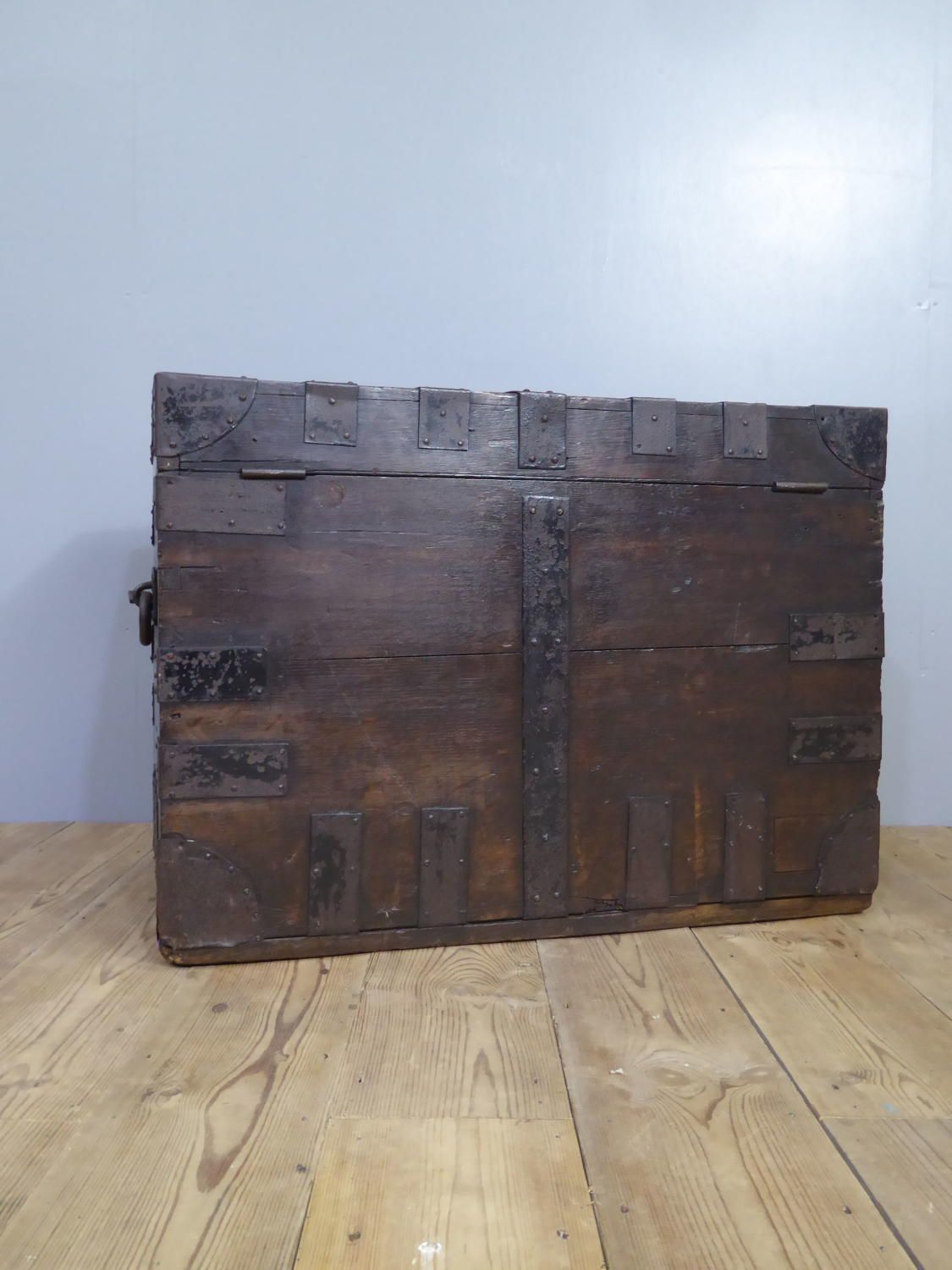 photo furniture Early 19th C Banded Oak Silver Trunk