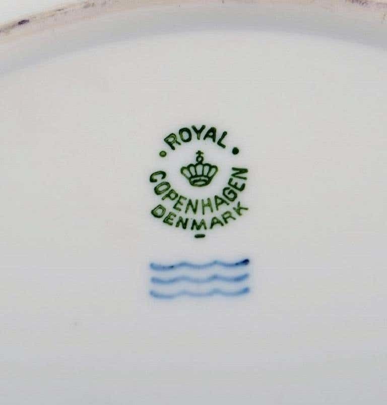 Royal Copenhagen Plate In Hand Painted Porcelain With Floral Motif photo 152.0