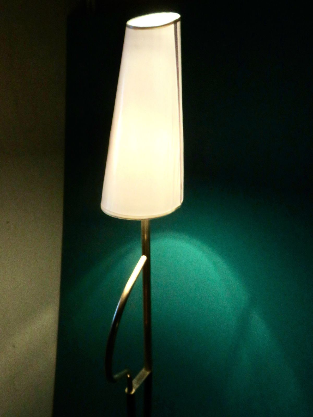 Modernist Floor Lamp In Brass And Black Steel. France 1950 photo vinterior