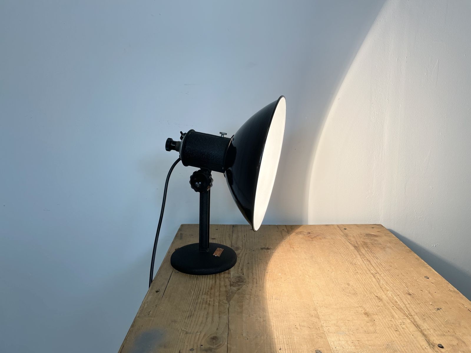 photo furniture Vintage  Black Enamel Table Lamp, 1950s, 3x