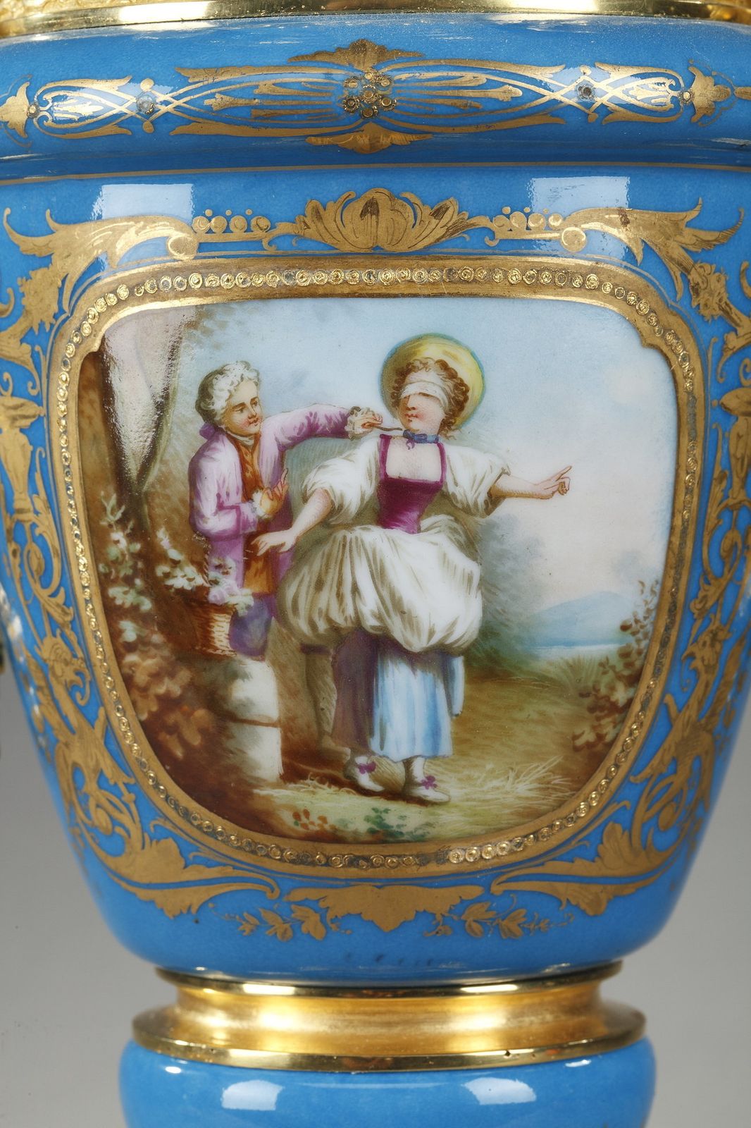 photo buy Paire de vases couverts en porcelaine polychrome dans le goût de Sèvres