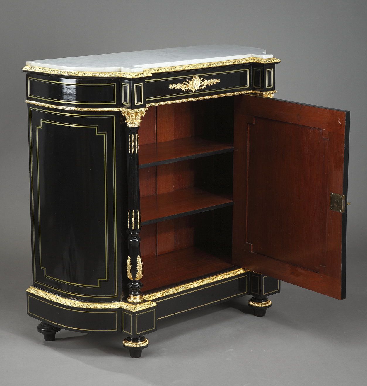 Buffet Napoléon III en bois noirci et bronzes dorés photo vintage