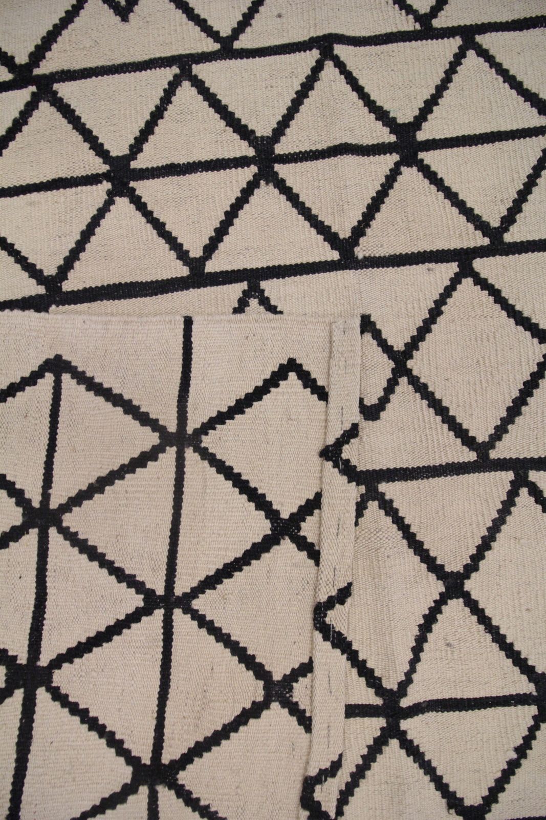 Scandinavian Rug Style Handmade Kilim Cream Black Geometric Wool Carpet  233x178cm photo furniture