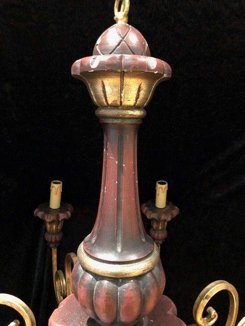 photo vinterior English Wooden Chandelier