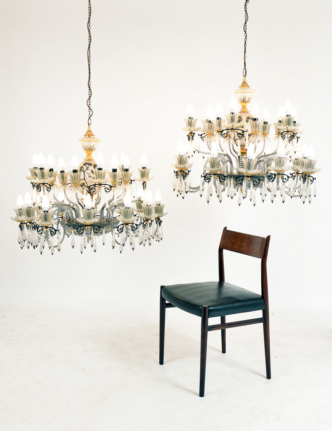 Pair Large 1970s Italian Venetian Glass Gilt 24 Bulb Belle Epoque Chandeliers Decorative Interior Design Hotel photo buy