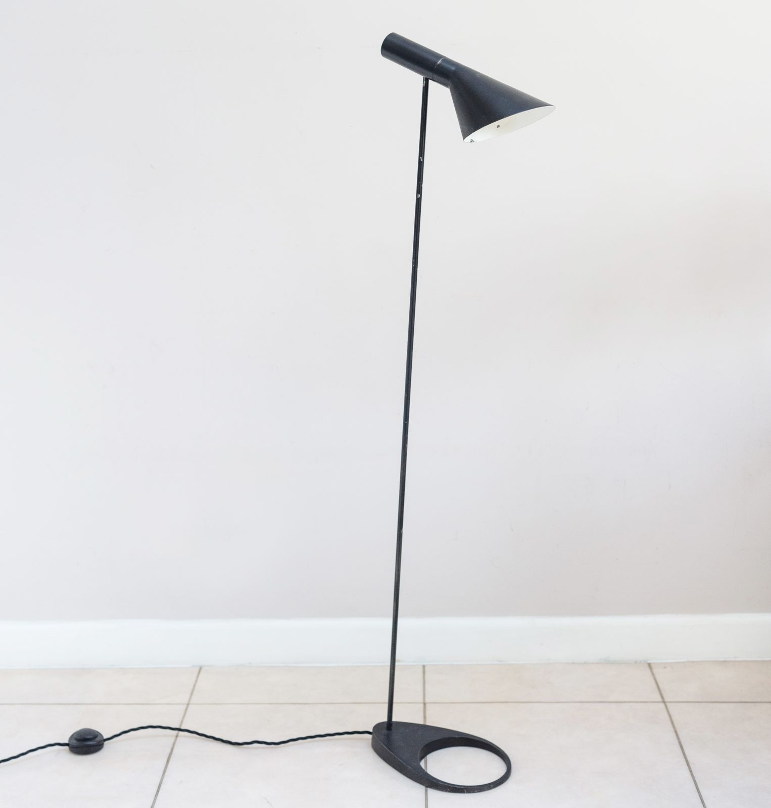 photo furniture Original First Production Aj Visor Floor Lamp By Arne Jacobsen For Louis Poulsen.