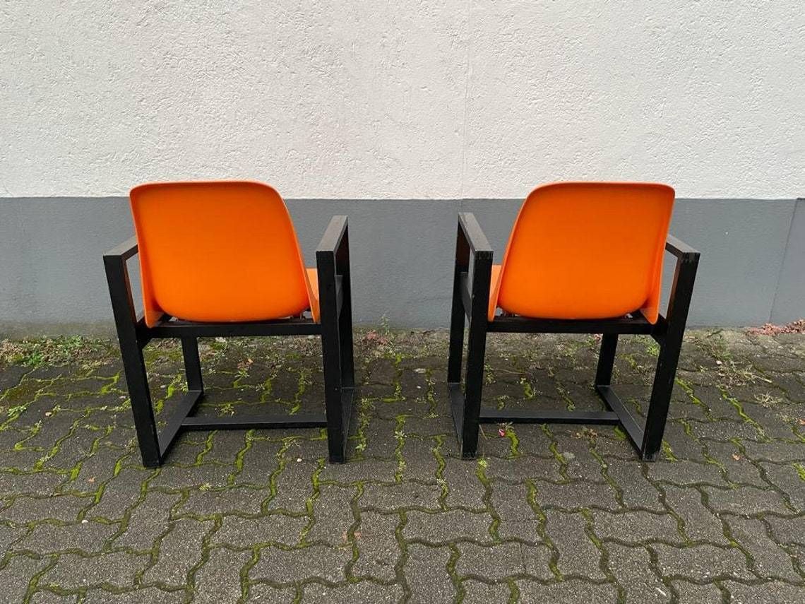 Titlespace Age Orange Plastic Seat And Wood Frame Pair Of Chairs By Möbel Mann 1960s Germany photo vinterior