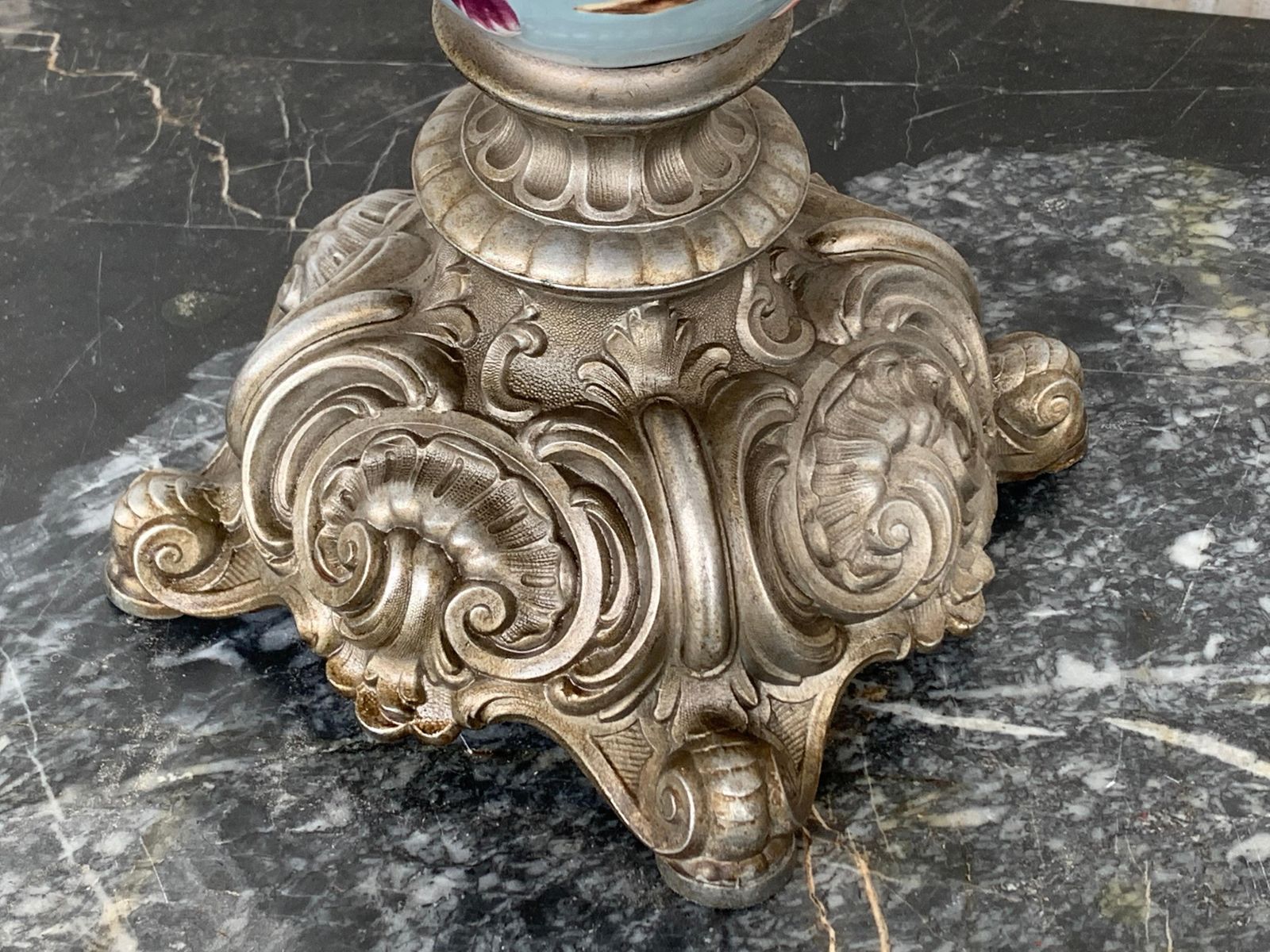 photo for sale Vase aiguière en faïence française peinte à la main, XIXe siècle