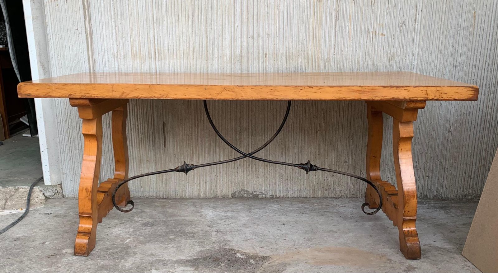 Table de ferme à manger espagnole du XXe siècle, pieds en lyre en cyprès, tréteaux photo furniture