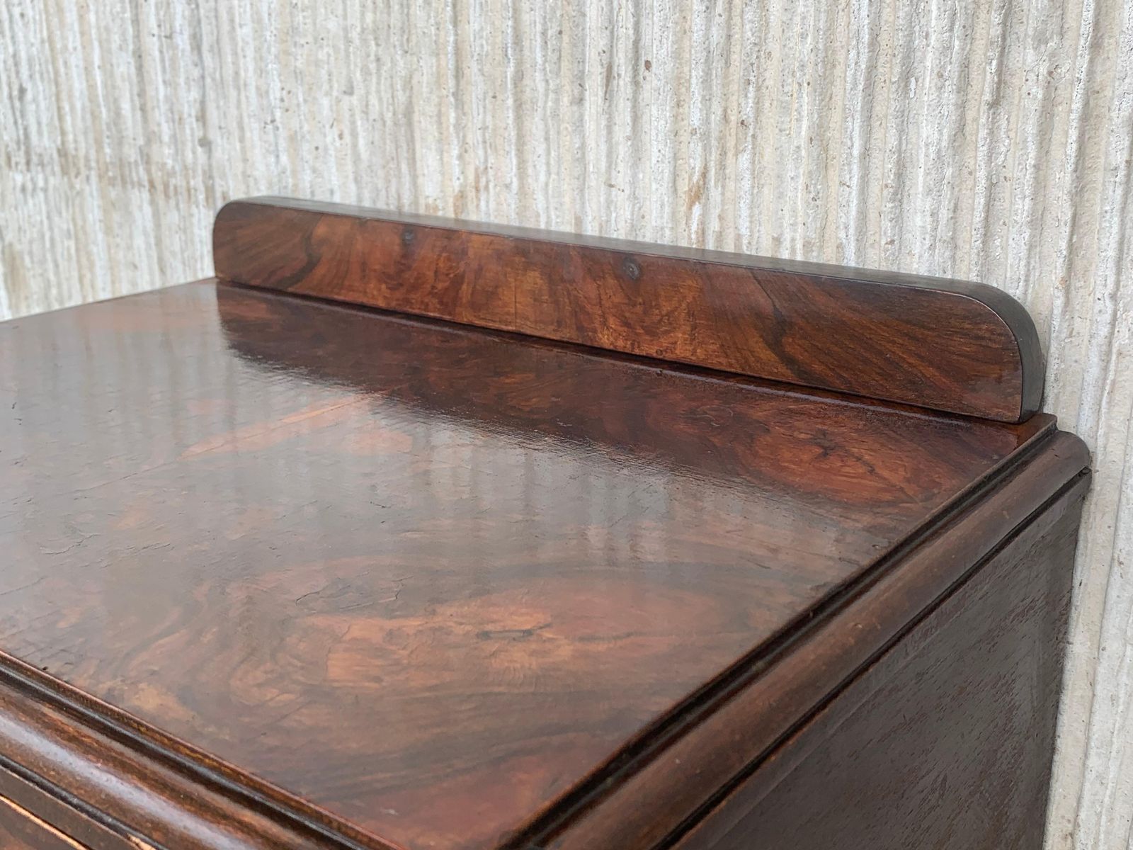 photo furniture Paire de cabinets de chevet Art déco, piétement ébénisé sculpté