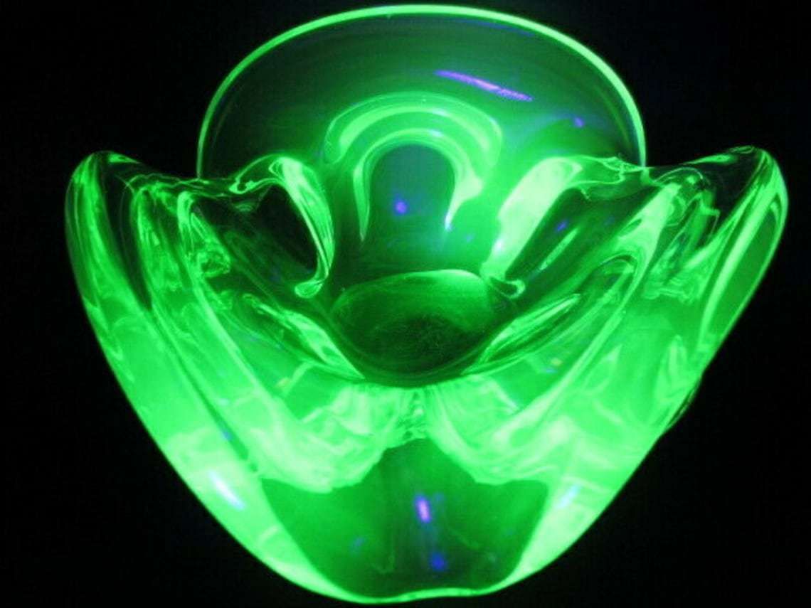 Vibrant Murano Art Glass Fluorescent Freeform Bowl Lime, Green C50/60s Uv photo 96.0