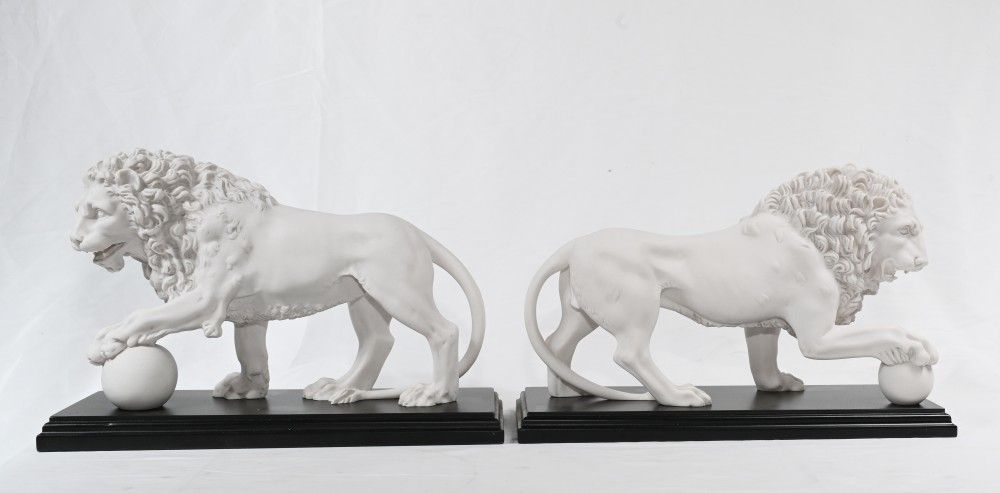 Pair Italian Lions Stone Medici Paw Ball Cats Statues photo 495.0