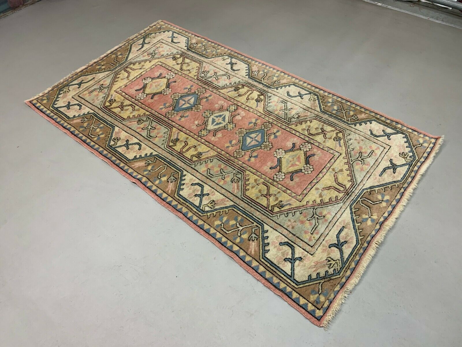 Old Turkish Milas Rug 212x122 Cm Old Vintage Carpet Ushak Region Pink Beige Blue photo furniture
