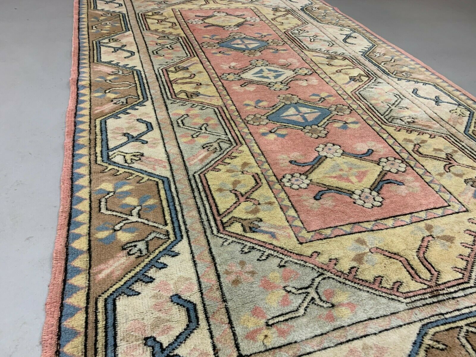 photo furniture Old Turkish Milas Rug 212x122 Cm Old Vintage Carpet Ushak Region Pink Beige Blue