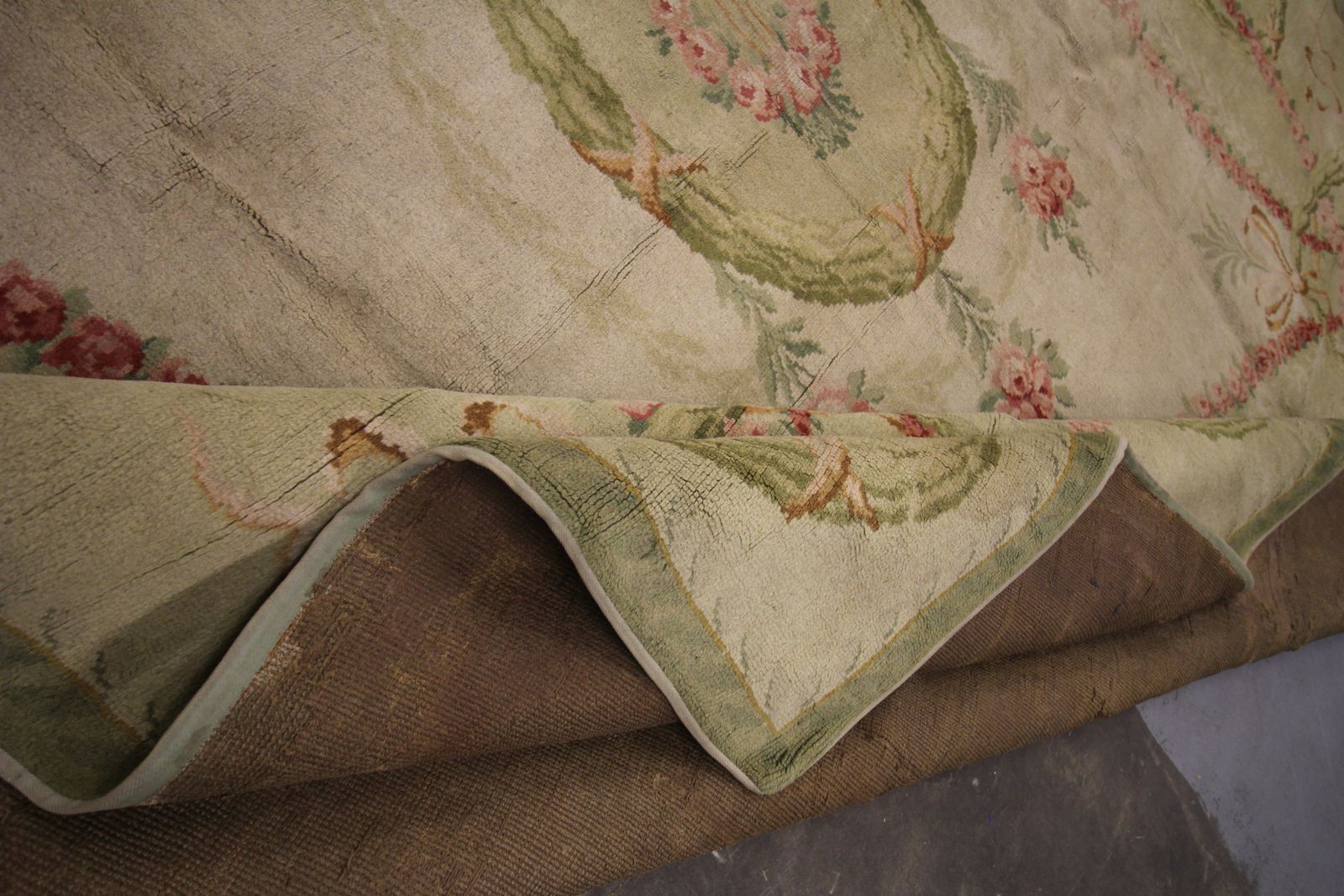 photo furniture Antique Savonnerie French Carpet Handwoven Wool Area Rug  274x366cm